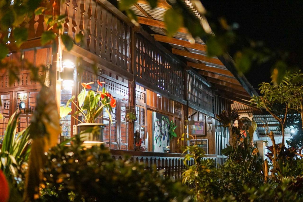 Rumah Kayu Sulawesi Antique Bedugul  Exteriör bild