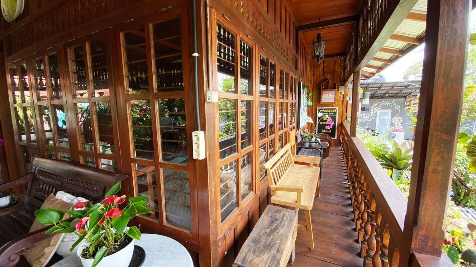 Rumah Kayu Sulawesi Antique Bedugul  Exteriör bild